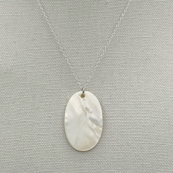 Natural Shell Mother of Pearl Pendant Necklace - Picture 1 of 9